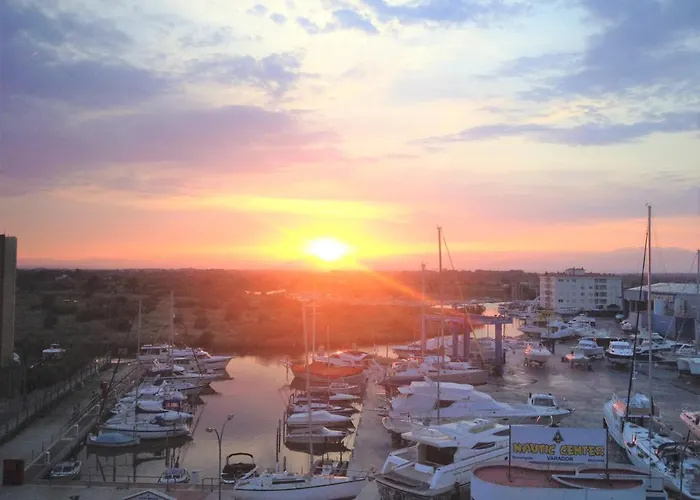 Holidays Penthouse Vues Panoramiques Sur Le Port Naval,Un Sejour Elegant Assure \