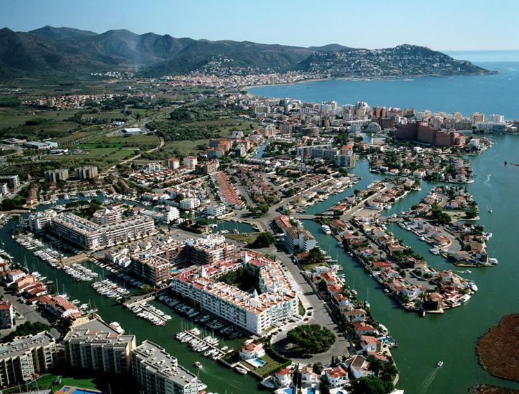 Holidays Penthouse: Panoramic Port Views With Free Wifi & Parking Apartment Roses