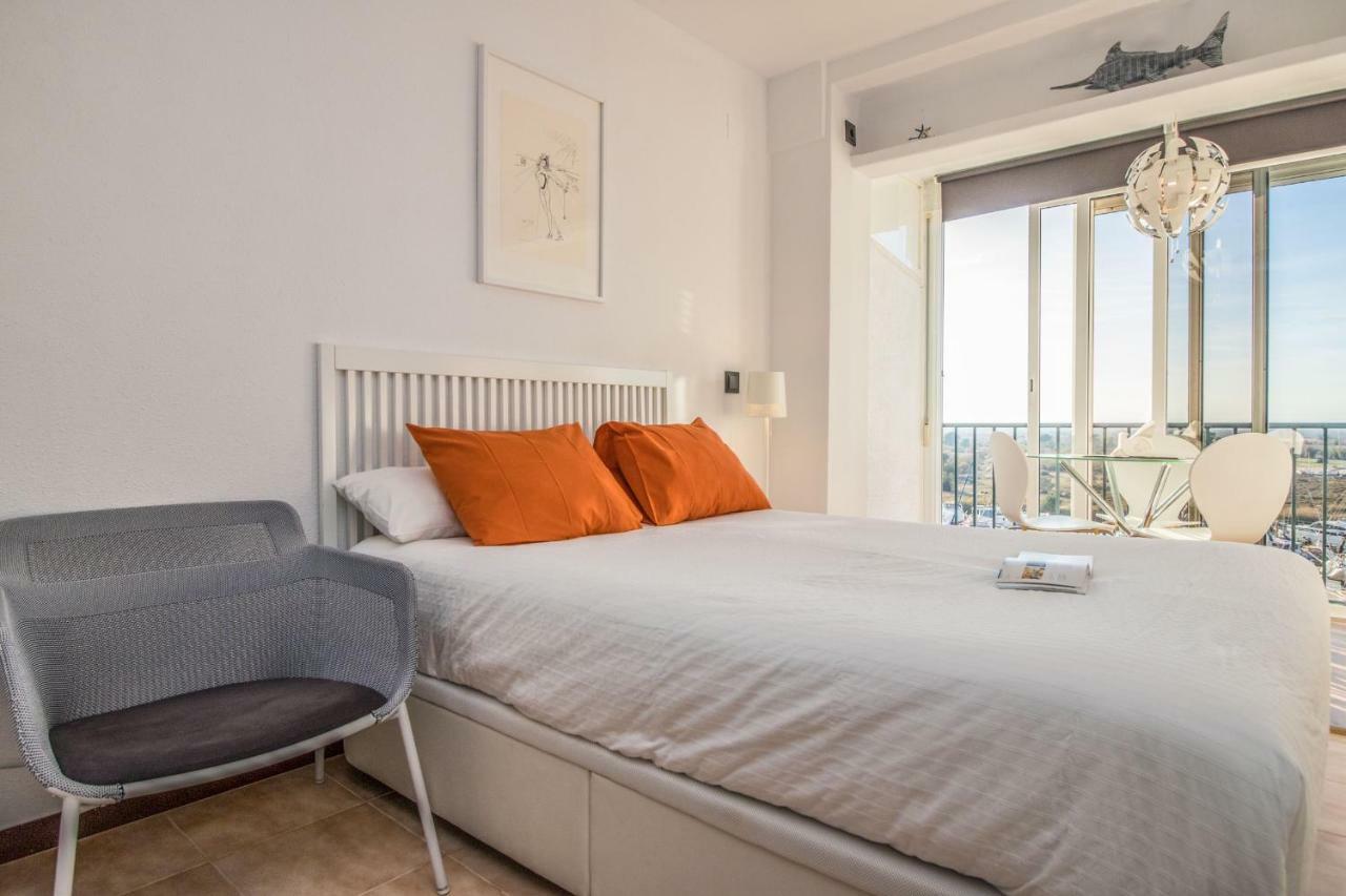 Holidays Penthouse: Panoramic Port Views With Free Wifi & Parking